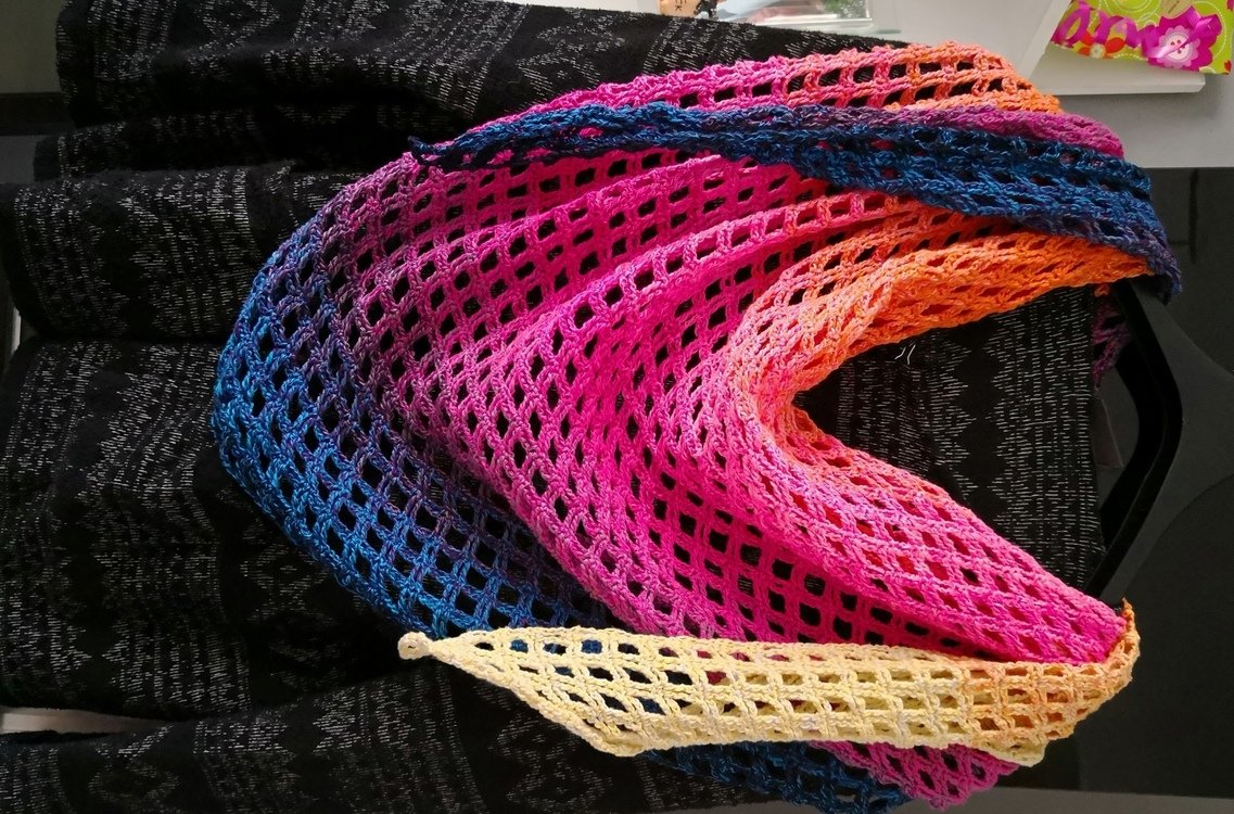 Triangular Scarf “Square” – Crochet Pattern