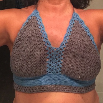 Bikini Oberteil nach Anleitung von WoolAffair, den Unterbrustteil habe ich abgewandelt.