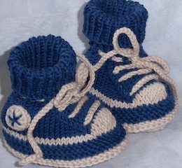 Babys erster Turnschuh, nach bewährter Anleitung von piccolo popolo, schnell und einfach zu stricken.