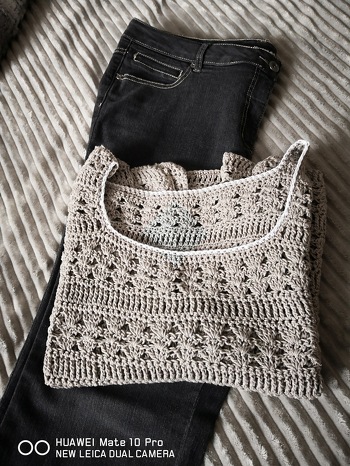 Super tolle Anleitung, genial für Anfänger. Mir hat es super viel Spaß gemacht, wird nicht mein letztes Top in dieser Art bleiben.
Dankeschön für die Kostenlose Anleitung...