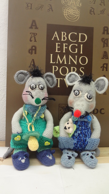 Ratte Rattle hat noch ein Brüderchen bekommen,es heißt Ratte Nucki