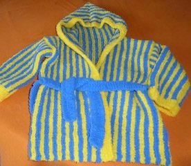 Die Anleitung habe ich einer Kopie aus einem Wollgeschäft entnommen. Das Frottee-Material ist recht angenehm zu stricken, aber sehr mühsam zum Ver- und Zusammennähen!