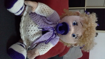 Mein zweites Baby Emmi.
Alles super. Dieses Mal habe ich Puppenhaar
von Buttinette genommen.