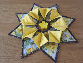 jetzt kommt ein Sternkranz mit Osterglocken