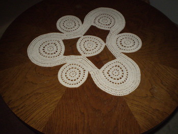 Sehr schönes modernes Deckchen