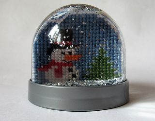 gestickte Schneekugel