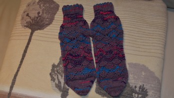 Für warme Füße...Socken Größe 38 mit Wellenmuster
https://strickenundschreiben.blogspot.com/
