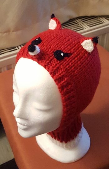 Kindermütze mit Fuchs Motiv. Anleitung aus einem Buch, hat sich gut gestrickt. Empfängerin war begeistert