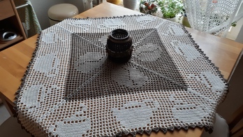 Diese Decke von Heike Wiesmann hat wie immer mit der toll erklärten Anleitung super geklappt.Die Decke passt einfach auf jeden Tisch.