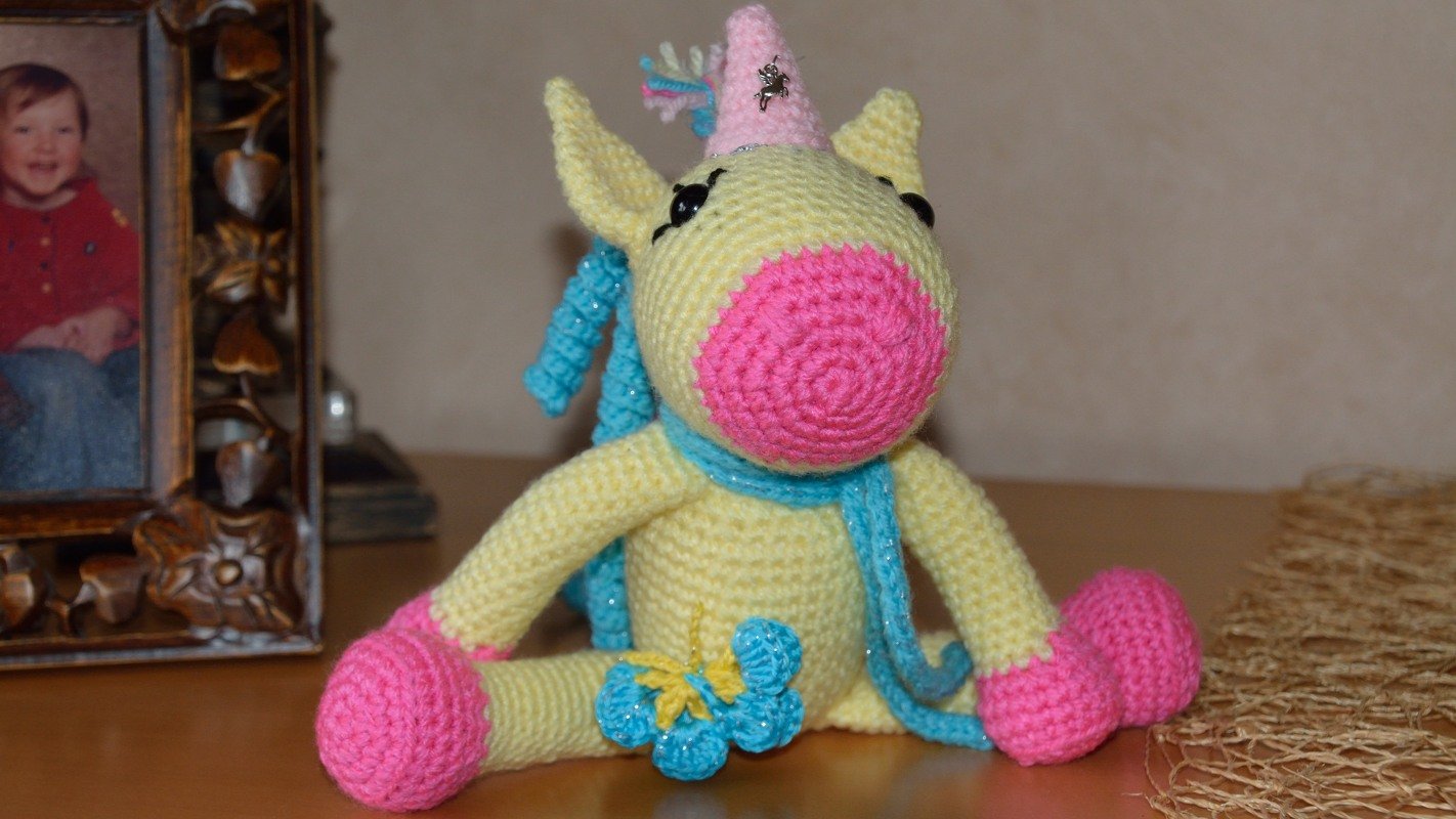 Einhorn Aurora Häkelanleitung