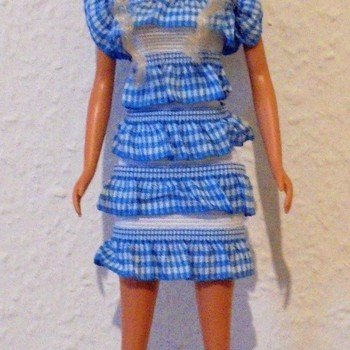 Dieses Kleid besteht aus einem Bastelband (von Tedi).