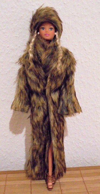 Die Fellbänder habe ich günstig bei Action gekauft (unter 2 Euro). Leider hat es beim Nähen sehr gefusselt.