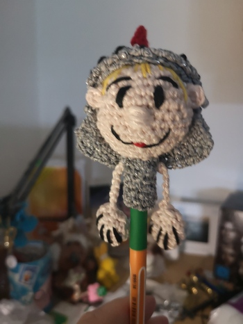 Dieser Ritter Stift ist für meine Enkeltochter, die total auf Ritter steht. Die Anleitung war super einfach und gut mit Bildern unterstützt. Danke!