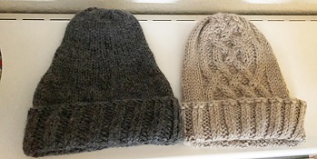 Zwei Mützen für meinen Mann aus kuscheliger Merinowolle