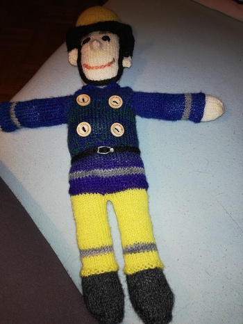 Mein Feuerwehrmann Sam, bis zum Gesicht alles gut aber Nase und Mütze für mich ein bisschen kompliziert.