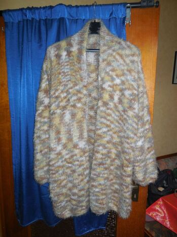 dies Jacke strickte ich mir vor 3 jahren, auf die muss ich immer sehr gut achtgeben, denn sie gefällt meiner Schwester auch sehr gut