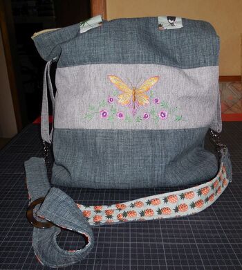 diese Tasche war im Adventskalender von Farbenmix, hab sie mir nachgenäht, das ist die Vorderseite