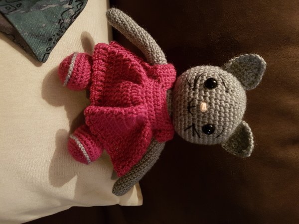 Amigurumi Katze mit Rüschen Kleid 17 cm Groß ( 19 cm mit Ohren )