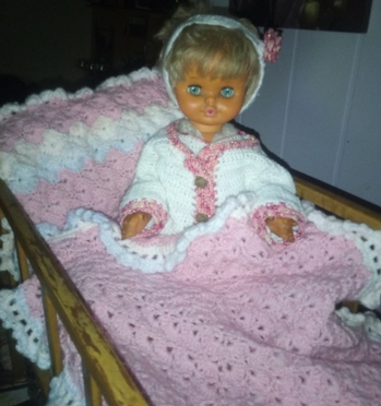 Babydecke , Kopfkissen und Baby Kleider  gehäkelt