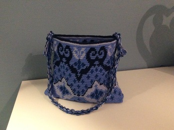 Diesmal eine etwas kleinere Tasche ..... und wie bei den anderen Tapestry Projekten auch , hat alles super geklappt.