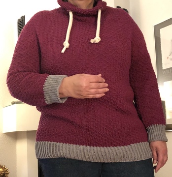 Eigentlich sollte das der Jeans Hoodie (Häkelhoodie) werden. Die Anleitung habe ich gekauft. Aber Mit dem Häkeln kam ich nicht klar . Da habe ich ihn kurzerhsnd gestrickt . Die Häkelanleitung ist gut bebildert und echt verständlich . Der Pullover ist uur Zeit mein Lieblingsteil ????