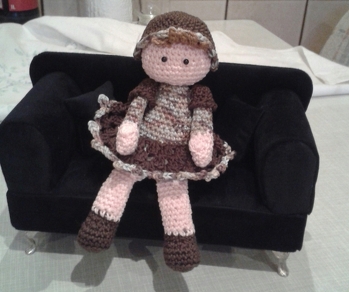 Eine Variante der Rasselbande von Mtinitoon. Ein Geschenk zum 80. Geburtstag. (Das Sofa ist ein Schmuckkasten)