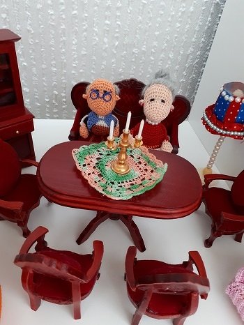 nun haben Oma und Opa auch eine Tischdecke.