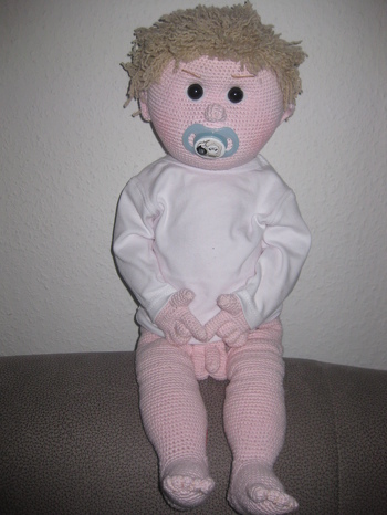 die Anleitung ist von Raphaela Blumenbunt, der Junge ist 60cm groß