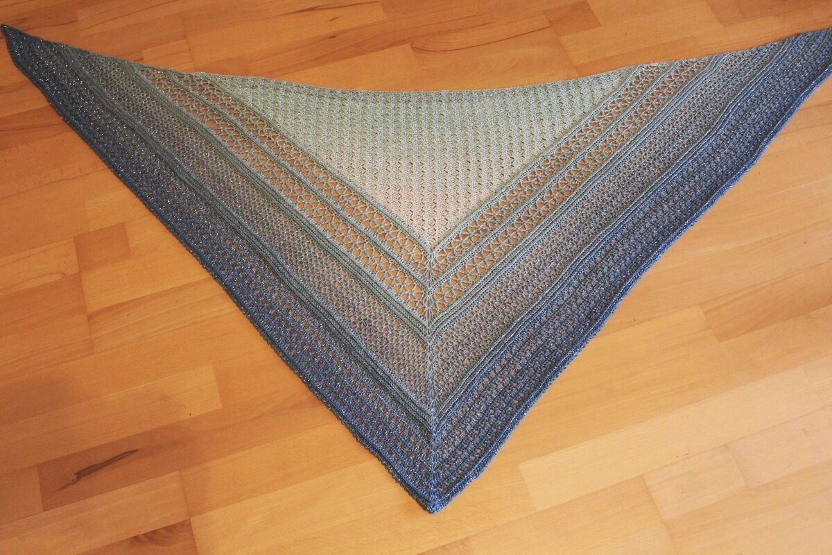 Häkelanleitung Tuch // Dreieckstuch // Halstuch Karma