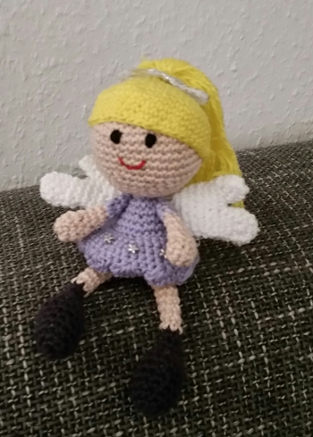 Ich hab mir dir Anleitung vor 2 Jahren gekauft, aber nie gehäkelt. Ich weiß gar nicht warum. Sie ist leicht verständlich und es hat sehr viel Spaß gemacht. Das war bestimmt nicht das letzte Engelchen