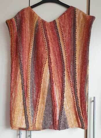 Die Anleitung ist von bunte_fussel, das Garn Schachenmayr. Er sitzt perfekt und hat beim Stricken viel Spaß gemacht.