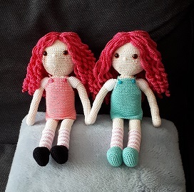 die AL fand ich im i-net. Leider haben mich beide Püppis schon wieder verlassen. War eine Auftragsarbeit für eine Kollegin. Sie wollte alle beide, für ihre Töchter zu Ostern.
Da muß ich mir wohl noch eine für mich häkeln (war ja eigentlich die blaue für mich). So ist das eben.