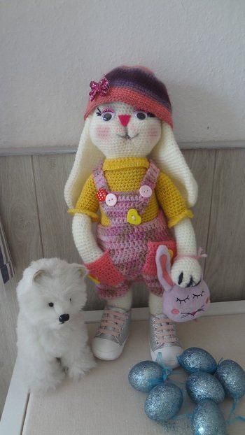 AL von Gabis Design,nur etwas abgeändert,ging gut zu häkeln und hat mich gleich zu noch einem Hasenmädchen verleitet.