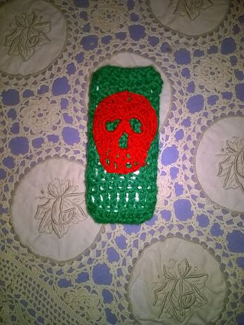 Eigenkreation, nur der Skull wurde nach Anleitung gehäkelt.