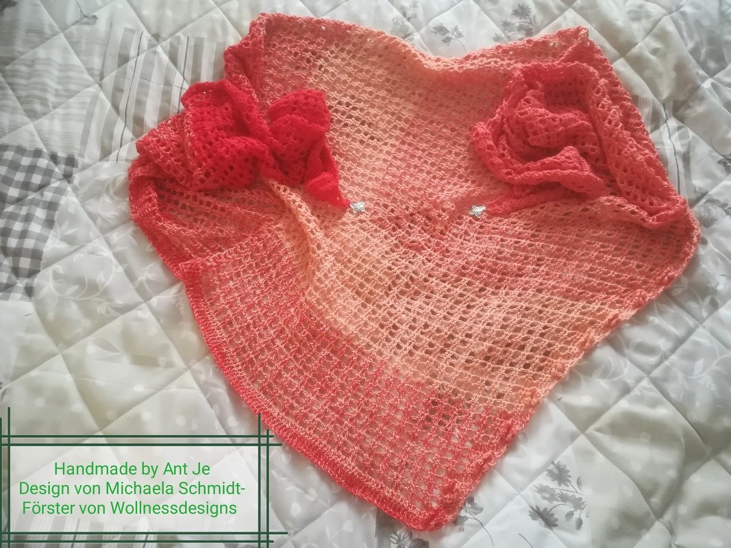 Häkelanleitung Tuch // Dreieckstuch mit Blüten &quot;In Bloom&quot;