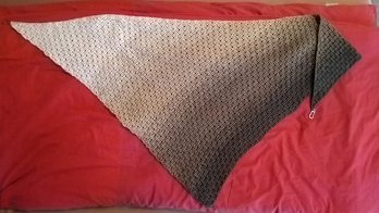 Crossy Dreieckstuch von Wollness-Designs.
Mein erstes, aber sicher nicht letztes :-)