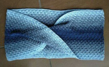 Crossy Möbius, nach Anleitung von Wollness-Design.
War ganz einfach und hat viel Spaß gemacht!