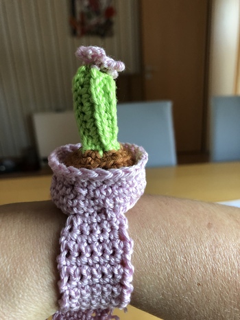 Ein Armnadelkissen in Kaktusform ( es wird auch hierzu KEINE Anleitung von mir geben!!!)