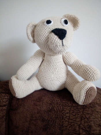 Das Monster Bärchen ohne Mütze, ist für ein Kleinkind deshalb auch die Augen abgewandelt.
Ich habe zwar einige Anleitungen von WooLy Gurumis aber das ist das erste was ich fertig bekommen habe. Ich bin echt begeistert.