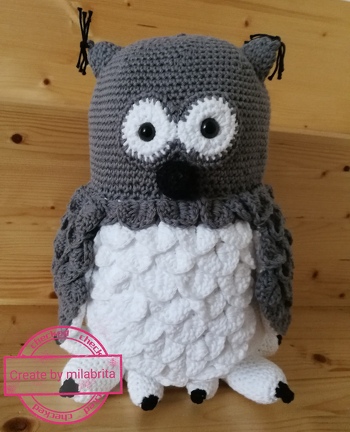 Mein neues Lieblingsstück. Mit Voraberfahrung und einiger Selbstinterpretation bei der Anleitung hat diese Eule wunderbar geklappt. Schuppen häkel ich jetzt für mein Leben gern :).