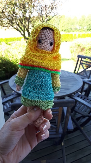 Habe diesmal eine etwas andere Püppi gehäkelt. (Muslime AL bei Etsy)
gehäkelt mit 1,75 Nadel