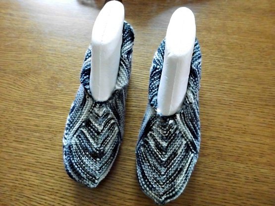 Patchworkhausschuhe-Quadratlatschen-Strickanleitung Gr. 36 - 39