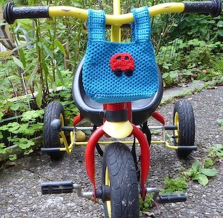 Tasche für Laufrad oder Dreirad nach Ableitung von mowi19.
Als Fotomodell diente das Dreirad der Enkel unserer Nachbarn!