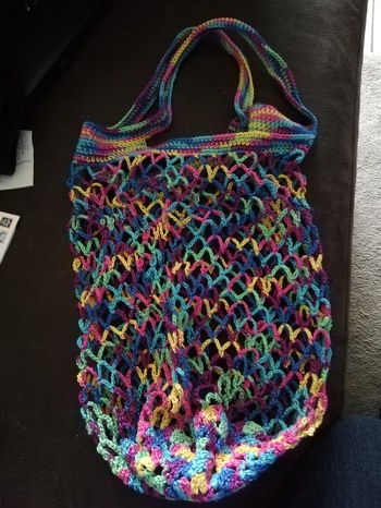 Die Tasche ist einfach zu häkeln und eignet sich auch mal als Mitbringsel.