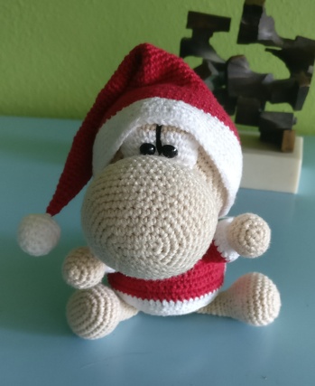 inzwischen  schon mehrere  gemacht  -  jetzt gehts  auf  Weihnachten  zu und er wird ein wenig angepasst  :)
Steht ihm aber  ganz gut
