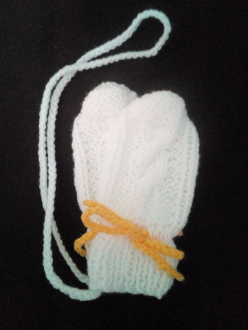 Babyfäustlinge für Neugeborene, frei aus meinem Kopf, Anleitung dazu schreiben werde ich noch machen.