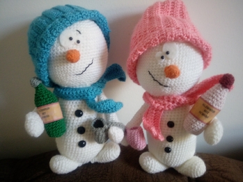 Elli und Egon genehmigen sich schon mal einen Glühwein