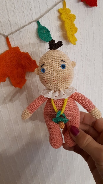 der Nuckel ist gehäkelt