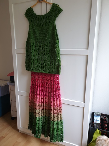 Top und Rock , beide Anleitungen hier gefunden 👍🏻 super nachzuarbeiten, tolle Anleitungen