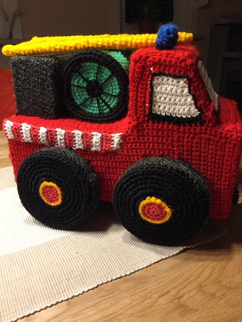 Wird ein ziemlich großes Auto aber sehr hübsch.
Ich habe das Gestell aus Sperrholz gesägt.